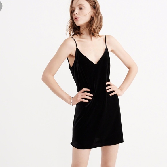 BRAND NEW!! Abercrombie & Fitch Velvet Wrap Dress - Picture 2 of 5